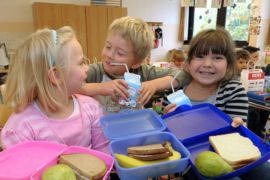 الصحة, التغذية, الأطفال, الأسرة, نصائح وإرشادات الخبز الأسمر يُزيد تركيز الأطفال خلال اليوم الدراسي