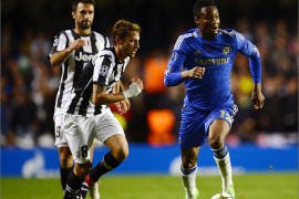 Chelsea's Nigerian midfielder John Mikel Obi (R) runs with the ball against Juventus during the UEFA Champions League Group E football match against at Stamford Bridge in London on September 19, 2012. The game ended 2-2. AFP PHOTO / ADRIAN DENNIS