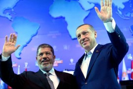 ADM010 - Ankara, Ankara, TURKEY : This hand out picture release by Turkish Prime minister's press office shows Turkey's Prime Minister and leader of the ruling Justice and Development Party (AKP) Recep Tayyip Erdogan (R) and his guest, Egypt's President Mohamed Morsi , greeting the audience during an AKP congress in Ankara on September 30, 2012. AFP PHOTO / TURKISH PRIME MINISTER OFFICE / KAYHAN OZER