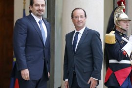 France's president Francois Hollande (R) welcomes Lebanon's former Prime minister Saad Hariri prior to a meeting at the Elysee presidential palace, on September 12, 2012 in Paris. AFP PHOTO FRANCOIS GUILLOT