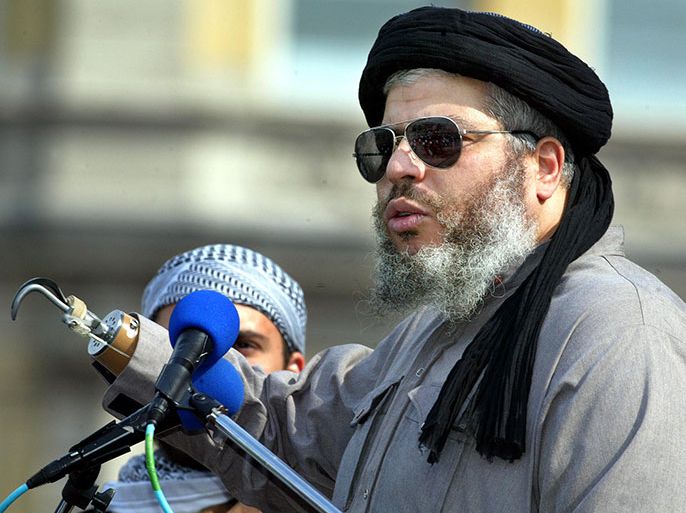 Radical muslim clerk Sheikh Abu Hamza gestures while addressing devotees at the "Rally for Islam" at Trafalgar Square in central London, 25 August 2002. Britain vowedon September 24, 2012 to hand over radical Muslim preacher Abu Hamza to the United States on terrorism charges as soon as possible after the European Court of Human Rights rejected his final appeal. AFP