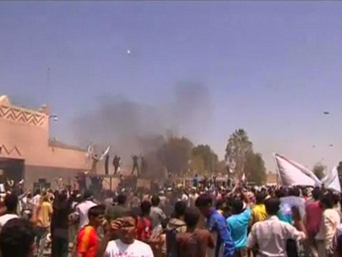 ‪جانب من المظاهرات في صنعاء أمام مقر السفارة الأميركية‬ (الجزيرة)