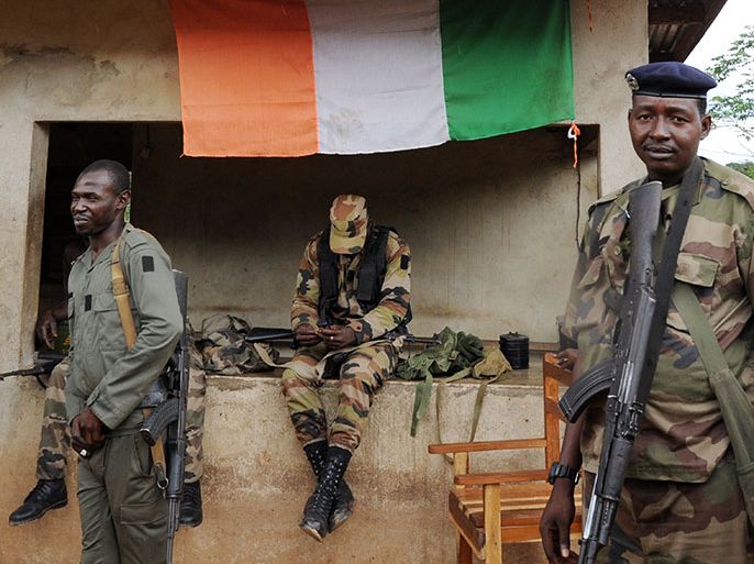 Members of the Republican Forces of Ivory Coast (FRCI) stand at a checkpoint on the closed Ivorian-Ghanaian border on september 24, 2012 in Noe. Ivory Coast closed its nearly 700-kilometre (450-mile) border on September 21 after armed men attacked a checkpoint at the Noe border crossing before fleeing to Ghana. Ivory Coast's security forces were last month hit by a wave of attacks in and around Abidjan and in the west of the country in the most serious surge of violence since the end of the post-election conflict between December 2010 and April 2011, attacks blamed by the authorities on Gbagbo. Gbagbo's FPI party rejected the accusation. AFP