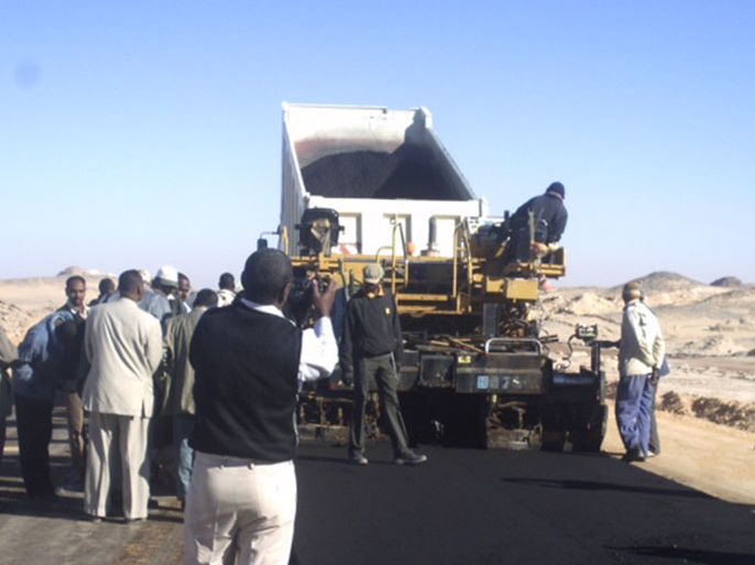 اللمسات الأخيرة لافتتاح الطريق الدولي الجديد بين مصر والسودان