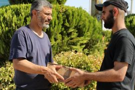 فارس الجهيم يوزع المواد الإغاثية في حلب