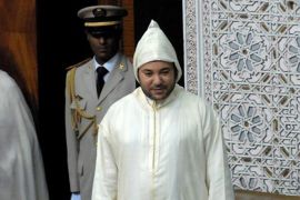 طقوس الولاء للملك تثير الانقسام في الطبقة السياسية المغربية