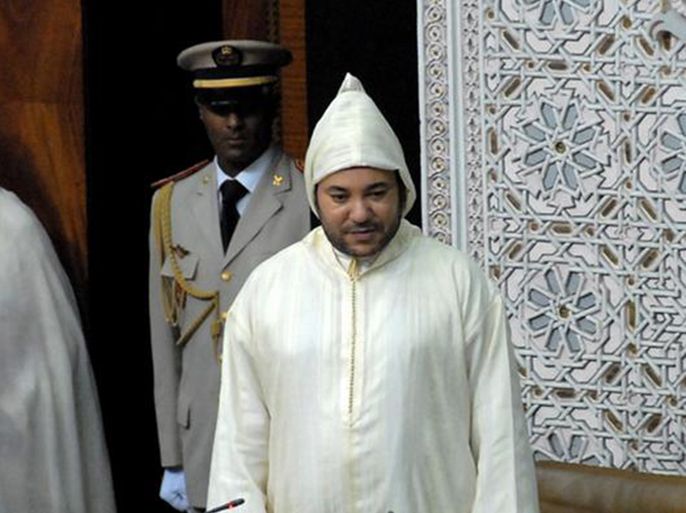 طقوس الولاء للملك تثير الانقسام في الطبقة السياسية المغربية