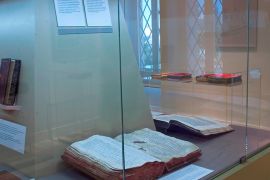 معرض فن التجليد، كتب قديمة مجلدة بالطريقة البيزنطية