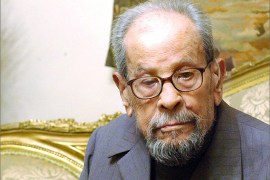 epa03026865 (FILE) An undated file picture shows Egyptian writer Naguib Mahfouz (1911-2006) in Cairo, Egypt. The 100th birth anniversary of Mahfouz who won the Nobel Prize for Literature in 1988 will be marked on 11 December 2011. EPA/STR