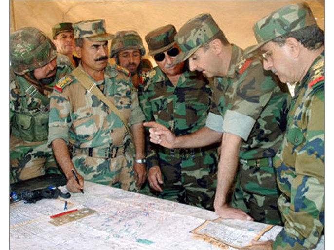 a handout picture released by the syrian arab news agency (sana) shows syrian president bashar al-assad (2nd-r) discussing a map with military officers during a briefing at an undisclosed location in syria on october 17, 2009 (الفرنسية)