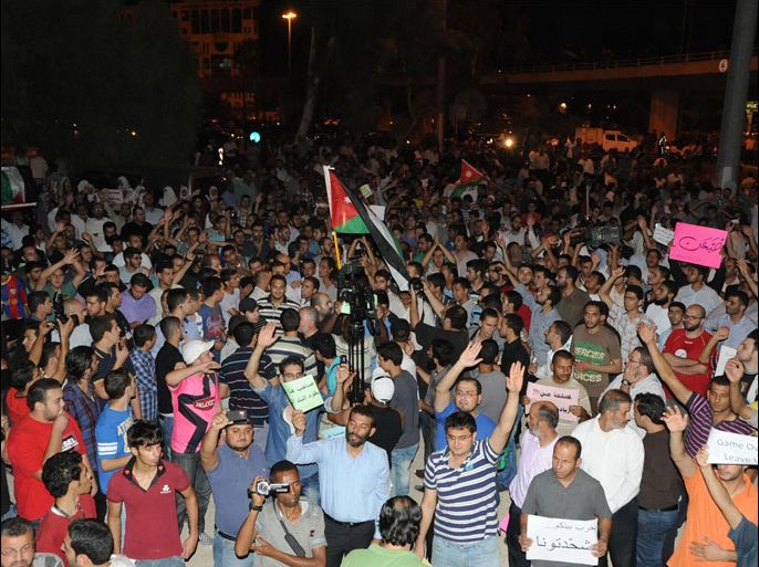 من اعتصام الاخوان المسلمين والحراكات الشبابية في دوار الداخلية وسط عمان ليلة السبت