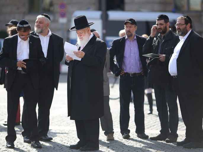 flo002 - Berlin, Berlin, GERMANY : Orthodox Rabbi Yitzhak Ehrenberg (M) reads a paper during a demonstration for the religious right of circumcision at Bebelplatz in Berlin, Germany, on September 09, 2012. Around 500 mainly Jewish but some Christian and Muslim protesters