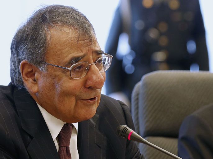 AD108 - Tokyo, Tokyo, JAPAN : US Defense Secretary Leon Panetta meets with Japan's Minister of Defense Satoshi Morimoto (unseen) at the Ministry of Defense in Tokyo on September 17, 2012. Panetta's trip to Asia coincides with an emotionally charged feud between Beijing and Tokyo over disputed islands in the East China Sea, with thousands of Chinese demonstrating against Japan over the weekend. AFP PHOTO / Larry Downing / POOL