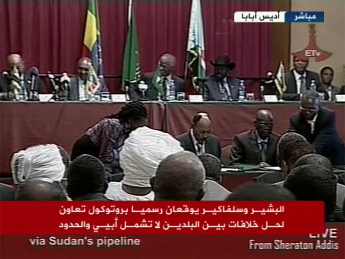 ‪يرى البعض أن اتفاق أديس أبابا غير كاف لحل الأزمة بين البلدين‬ (الجزيرة نت)