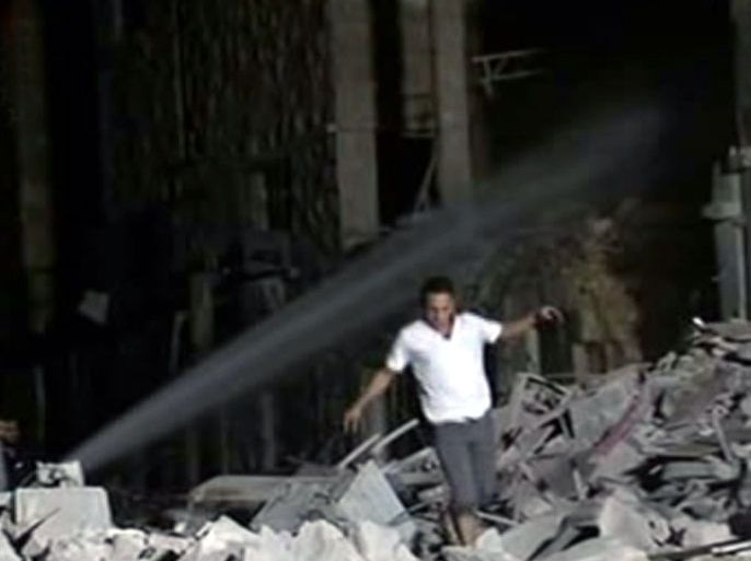 Aleppo, -, SYRIA : A handout picture released by the Syrian Arab News Agency (SANA) shows a Syrian man searching for the people after an explosion in Aleppo on september 9, 2012. Seventeen people were killed and more than 40 wounded in an attack in the stadium area of the embattled northern Syrian city of Aleppo, the official SANA news agency reported. AFP PHOTO/HO/SANA +++ RESTRICTED TO EDITORIAL USE - MANDATORY CREDIT "AFP PHOTO / HO / SANA " - NO MARKETING NO ADVERTISING CAMPAIGNS - DISTRIBUTED AS A SERVICE TO CLIENTS +++
