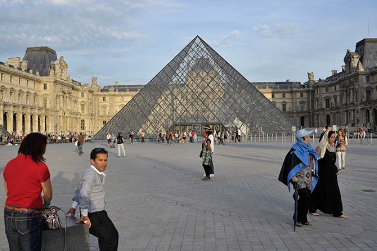 epa03156584 (FILE) A file picture dated 11 September 2010 shows strollers walking outside the Musee du Louvre, in Paris, France. According to the Art Newspaper on 23 March 2012, the Louvre Museum in Paris was the most visited art museum in the world in 2011. Nearly 8.9 million people visited the French venue. This is a five per cent increase on last year, according to the paper's poll. EPA