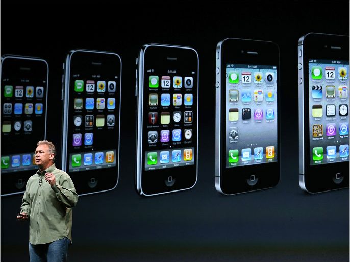 SAN FRANCISCO, CA - SEPTEMBER 12: Apple Senior Vice President of Worldwide product marketing Phil Schiller announces the new iPhone 5 during an Apple special event at the Yerba Buena Center for the Arts on September 12, 2012 in San Francisco, California. Apple announced the iPhone 5, the latest version of the popular smart phone. Justin Sullivan/Getty Images/AFP== FOR NEWSPAPERS, INTERNET, TELCOS & TELEVISION USE ONLY ==