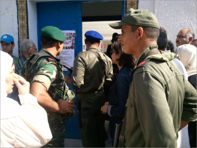 الجيش التونسي أعلن التزامه بالحيادتجاه كل الأحزاب السياسية (الجزيرة نت-أرشيف)