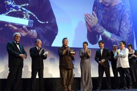 epa03390414 Korean movie director Kim Ki-duk (3-L) holds the Golden Lion Award for the movie 'Pieta' during the closing award ceremony of the 69th Venice International Film Festival, in Venice, Italy, 08 September 2012.