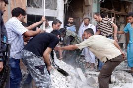 Residents and members of the Free Syrian Army search for bodies and injured people under rubble after a jet shelling in Aleppo's district of al-Shaar September 16, 2012. REUTERS/Zain Karam (SYRIA - Tags: CONFLICT)