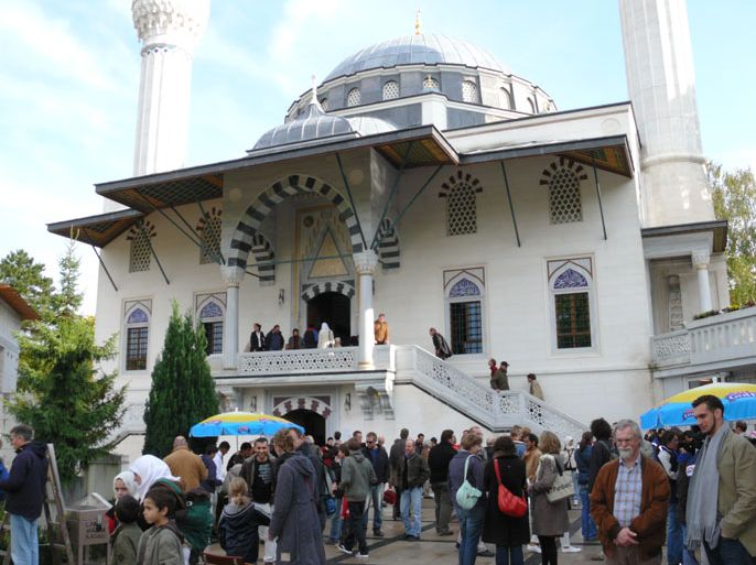 خطب الجمعة بمساجد برلين حثت المسلمين علي التأسي برسولهم في مواجهة الأستفزاز بالحكمة والموعظة السخنة .الجزيرة نت