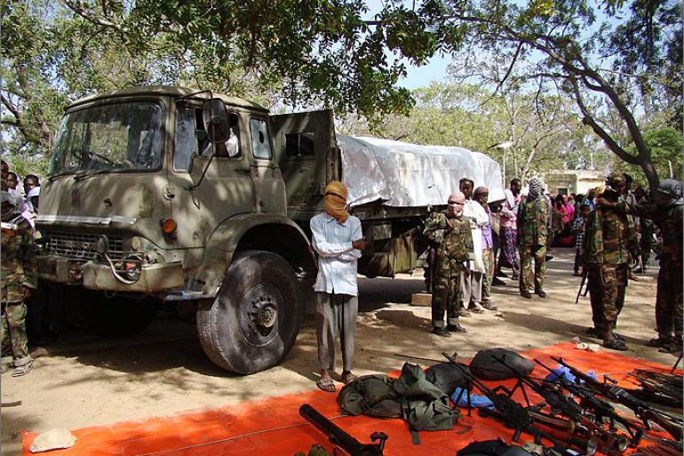 سيارة نقل جنود كينية وفق رواية الحركة