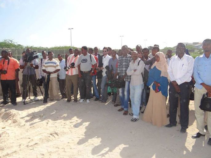 مجموعة من الصحفيين الصوماليين حضروا لتغطية مناسبة أداء أعضاء البرلمان الصومالي القسم في الخامس من سبتمبر الماضي.