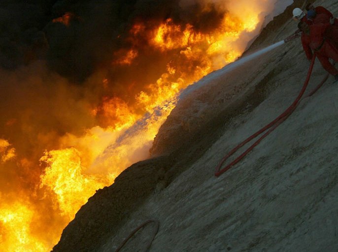 Iraqi firefighters battle an oil pipeline explosion along the main line from Iraq to Turkey near the northern Iraqi town of Beiji on Thursday 18 September 2003. The explosion occurred around dawn just north of Beiji, about 200 km north of Baghdad, witnesses said and the cause of the blast could not be immediately