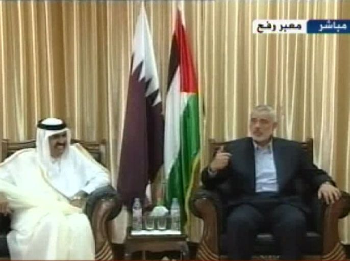 أمير قطر يصل إلى غزة في أول زيارة من نوعها منذ حصار إسرائيل للقطاع