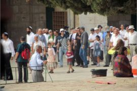 8 الجماعات اليهودية تقتحم الأقصى تحت حماية اذرع الأمن وشرطة الاحتلال