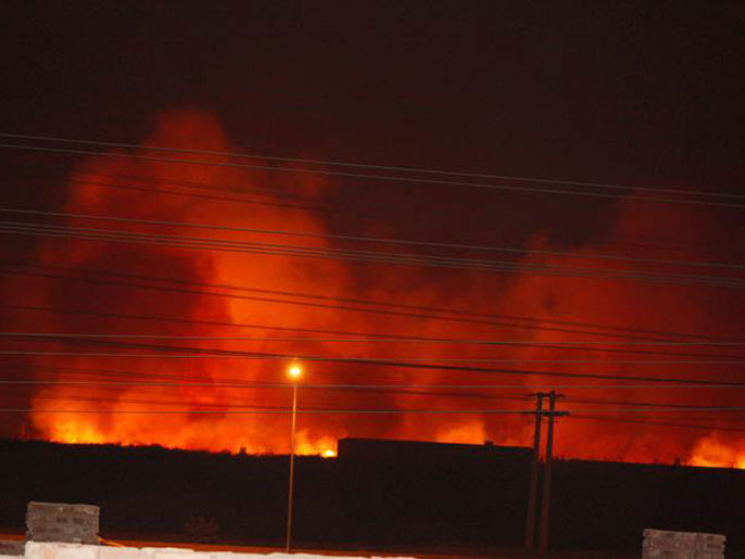 ‪من الحريق الذي شب في مجمع اليرموك بالخرطوم ليل الثلاثاء‬ (الجزيرة)