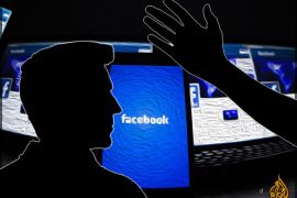 وضع مبرمج كمبيوتر في الولايات المتحدة إعلاناً على موقع الكتروني يطلب فيه استخدام مساعد يصفعه على وجهه في كلّ مرة يلج فيها موقع (فيسبوك) للتواصل الإجتماعي.