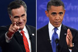 US President Barack Obama (R) speaks during his debate with Republican Presidential candidate Mitt Romney (L), who greets the audience at the conclusion in Denver, Colorado, on October 3, 2012. AFP PHOTO / Nicholas KAMM (R)/SAUL LOEB (L)