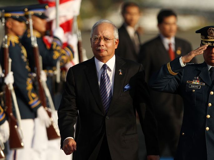 epa03432601 Malaysian Prime Minister Najib Razak (C) reviews honor guards during arrival ceremony inside a military camp in Taguig city, south of Manila, Philippines, 14 October 2012, to witness the signing of the pact deal between Philippine government and Muslim rebels. The Philippine government and Muslim separatist rebels are expected to sign a framework agreement on 15 October toward resolving a decades-old insurgency in the southern Philippines, with the agreement calling for a new autonomous entity to be called Bangsamoro, or Muslim nation. EPA/FRANCIS R. MALASIG