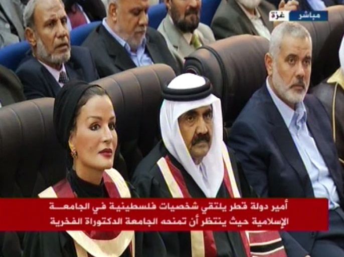استقبال شعبي حافل لأمير دولة قطر أمام الجامعة الإسلامية في غزة