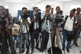 صحفيون صوماليون يغطون لأحد المؤتمرات الصحفية لقوات الاتحاد الإفريقي في الرابع من الشهر الجاري.