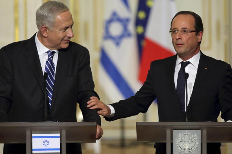France's President Francois Hollande (R) and Israel's Prime Minister Benjamin Netanyahu attend a joint news conference at the Elysee Palace in Paris, October 31, 2012. REUTERS/Philippe Wojazer