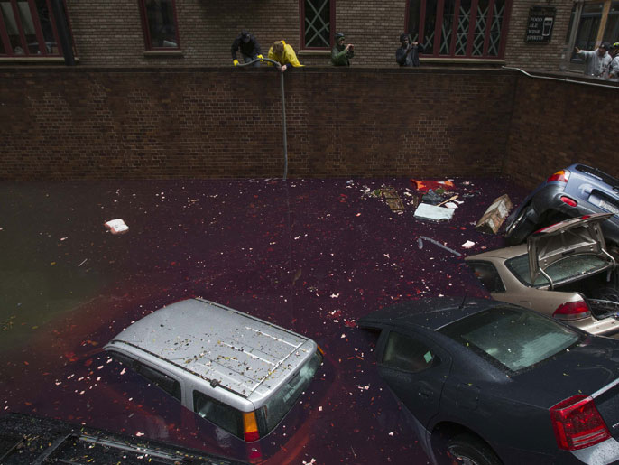 الإعصار أغرق أجزاء كبيرة من مانهاتن في الظلام (رويترز)