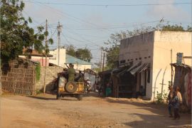 قوات صومالية تتحرك نحو موقع الإنفجار صباح اليوم الأربعاء.jpg
