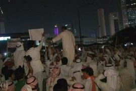 تظاهر الاف الكويتيين مساء اليوم اعتراضا على قانون الانتخابات الجديد
