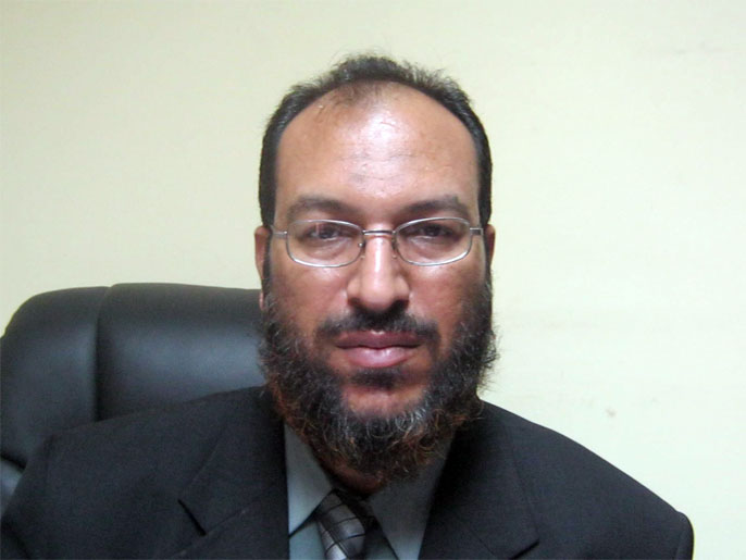 علاء أبو النصر ألقى بيان الائتلاف الجديد في موتمر صحفي عقد بمقر حزب البناء والتنمية(الجزيرة)