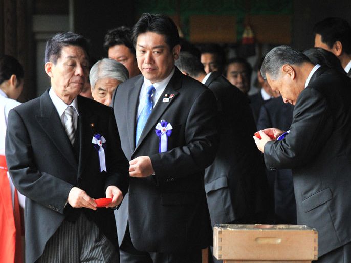 KN126 - Tokyo, Tokyo, JAPAN : Japan's Transport Minister Yuichiro Hata (C), a member of the ruling Democratic Party of Japan and members of a group of nonpartisan lawmakers visit Yasukuni Shrine in Tokyo on October 18, 2012 to offer prayers for the country's war dead on the occasion of its fall festival. Visits to the shrine by government ministers and high-profile figures spark outrage in China and on the Korean peninsula, where many feel Japan has failed to atone for its brutal aggression in the first half of the 20th Century. AFP PHOTO / KAZUHIRO NOGI