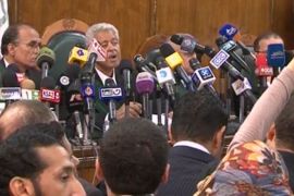 القضاء الإداري في مصر يؤجل النظر في الطعون على بطلان تأسيسية الدستور للأسبوع المقبل.