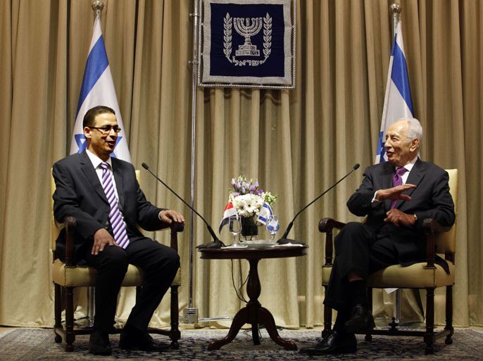 • Egypt's newly appointed ambassador to Israel Atef Salem (L) talks with Israeli President Shimon Peres upon presenting his credentials on October 17, 2012 at the presidential compound in Jerusalem.