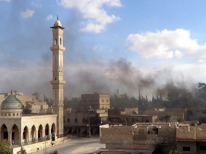 مشهد من القصف الذي تتعرض له مدينة معرة النعمان (الفرنسية)