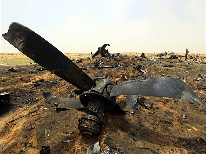 The remains of a Sudanese military plane is pictured after it crashed at the North Korodofan State border near the capital Khartoum October 8, 2012. The Antonov 12 transport plane, carrying personnel and equipment to the strife-torn Darfur region crashed near Khartoum on Sunday killing 15 people on board, the army said. REUTERS/Mohamed Nureldin Abdallah (SUDAN - Tags: TRANSPORT DISASTER MILITARY)