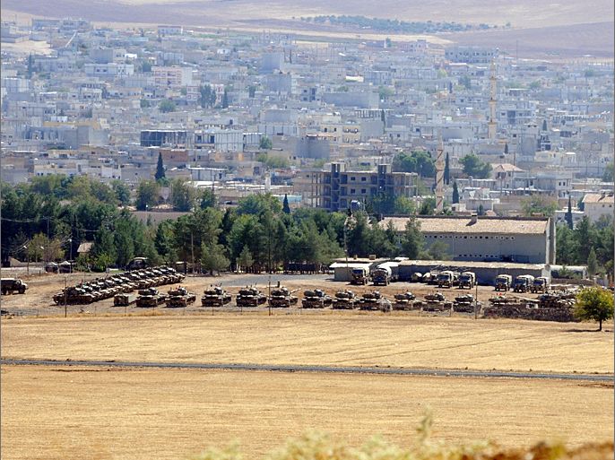 TURKEY : Turkish tanks take position near the border with Syria at Suruc in Sanliurfa on October 12, 2012. Syrian rebels have gone on the offensive killing more than 100 soldiers in two days, a watchdog said today, as tension between Syria and Turkey escalated over cargo seized from a Syrian Air plane. AFP PHOTO