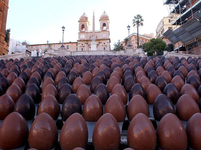 ROM07 -20020222 - ROME, ITALY: 3,000 Easter eggs placed along the Spanish steps in Rome, on Friday, 22 February 2002. The chocolate eggs were displayed to promote next Eurochocolate fair in Rome. EPA PHOTO
