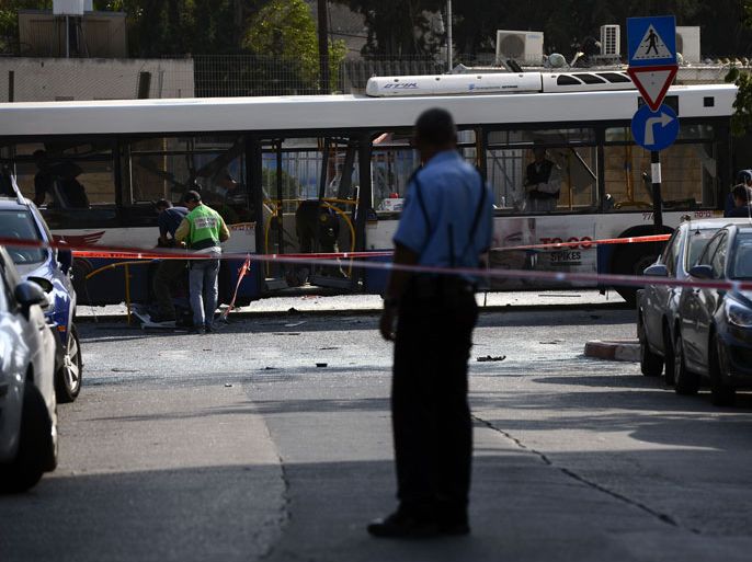 Tel Aviv, -, ISRAEL : Israeli police seal off the area surrounding the bus which was hit by a bomb near the defence ministry in Tel Aviv on November 21, 2012. At least 10 people were injured in an explosion on a bus, Israel's emergency services said, in what an official said was "a terrorist attack." AFP PHOTO / JONATHAN NACKSTRAND