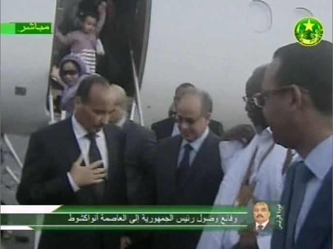 عاد الرئيس الموريتاني محمد ولد عبد العزيز مساء اليوم الى بلاده بعد رحلة علاج الى فرنسا دامت أكثر من شهر.